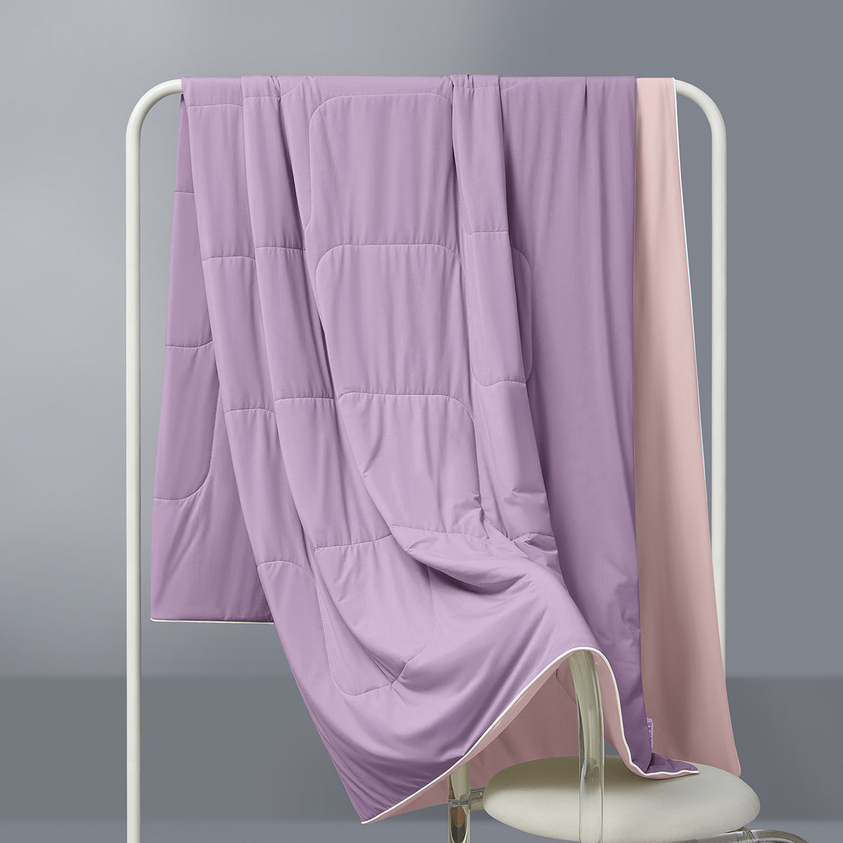 Intero Glacier Reversible Cooling Blanket – Dual-Sided Cooling Comfort - Light Purple / Soft Pink