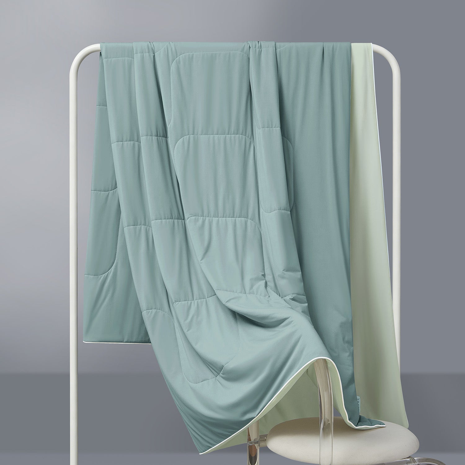 Intero Glacier Reversible Cooling Blanket – Dual-Sided Cooling Comfort - Sage Green / Celadon Green
