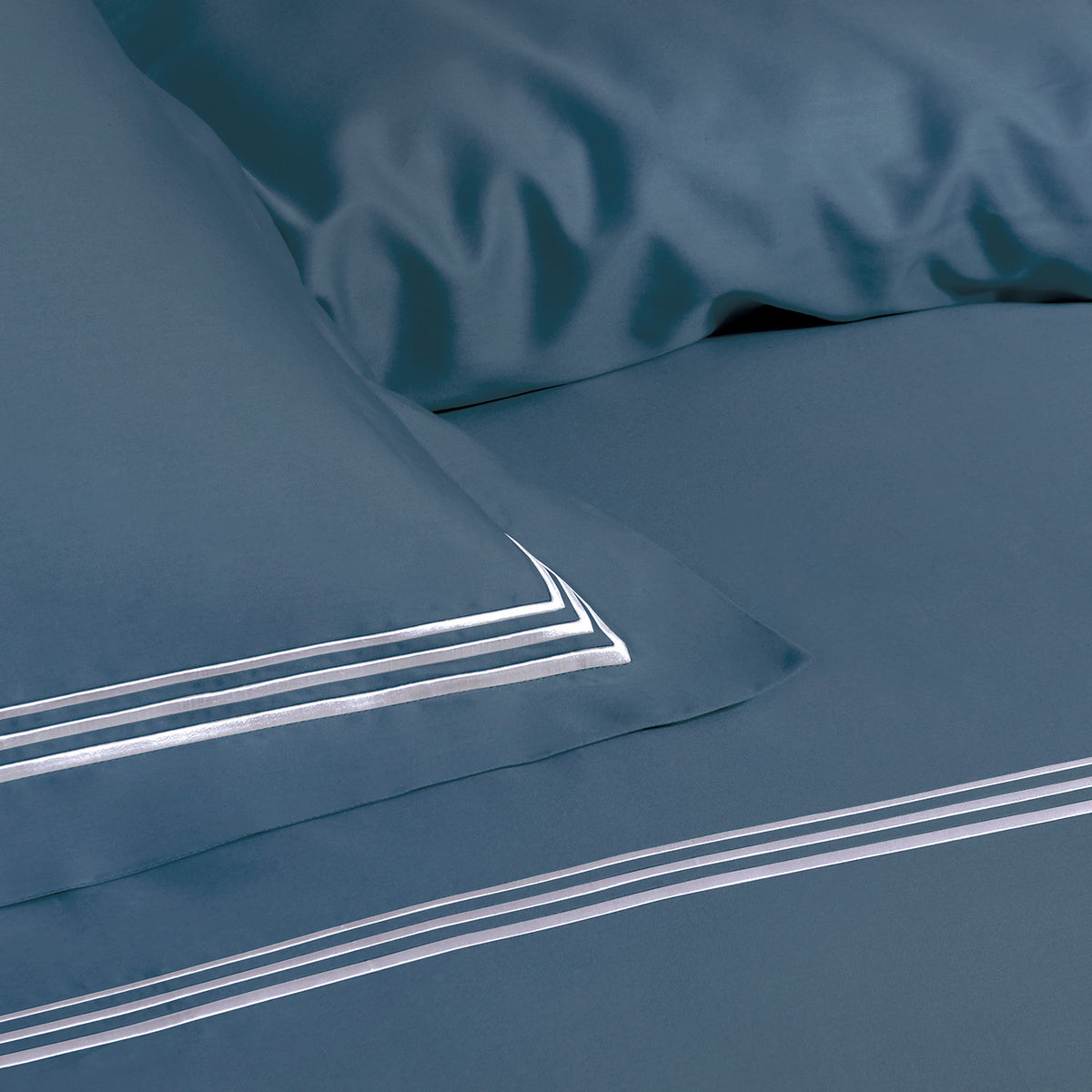 IE Maison Hotel Suite Premium Cotton Solid Bedding Set with Embroidery